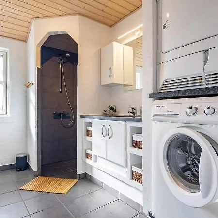 Дом отдыха 8 Person Holiday In *
