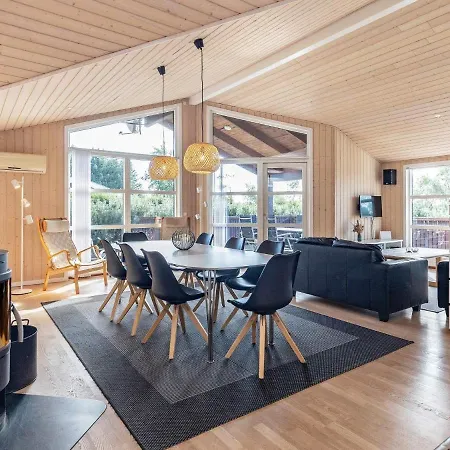 8 Person Holiday In *